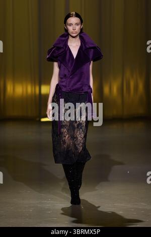 Danny Reine, presenta alla Berlin Fashion Week la nuova collezione primavera/estate 26, Models Walk the Runway, il 2 luglio 2025, Berlino, Germania Foto Stock