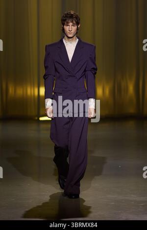 Danny Reine, presenta alla Berlin Fashion Week la nuova collezione primavera/estate 26, Models Walk the Runway, il 2 luglio 2025, Berlino, Germania Foto Stock