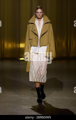 Danny Reine, presenta alla Berlin Fashion Week la nuova collezione primavera/estate 26, Models Walk the Runway, il 2 luglio 2025, Berlino, Germania Foto Stock