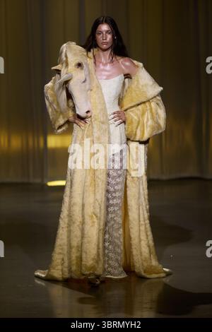Danny Reine, presenta alla Berlin Fashion Week la nuova collezione primavera/estate 26, Models Walk the Runway, il 2 luglio 2025, Berlino, Germania Foto Stock