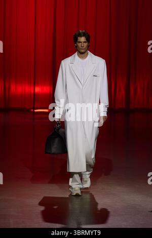 Danny Reine, presenta alla Berlin Fashion Week la nuova collezione primavera/estate 26, Models Walk the Runway, il 2 luglio 2025, Berlino, Germania Foto Stock