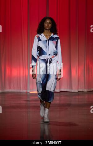 Danny Reine, presenta alla Berlin Fashion Week la nuova collezione primavera/estate 26, Models Walk the Runway, il 2 luglio 2025, Berlino, Germania Foto Stock