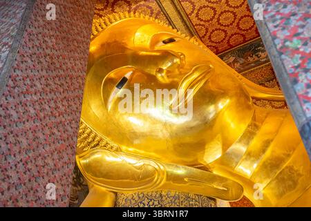 Tempio del Buddha reclinabile, Wat Pho, Wat po, complesso di templi buddisti nel distretto di Phra Nakhon, Bangkok, Thailandia, Asia Foto Stock