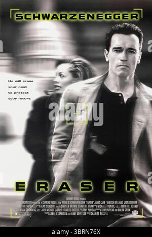 Eraser (1996) diretto da Chuck Russell e interpretato da Arnold Schwarzenegger, Vanessa Williams e James Caan. Un maresciallo statunitense specializzato nella protezione dei testimoni deve proteggere un testimone chiave da una cospirazione letale. Fotografia di un poster originale del 1996 USA a un foglio SOLO PER USO EDITORIALE. Crediti: BFA / Warner Bros Foto Stock