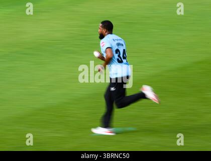 LONDRA, REGNO UNITO. 13 luglio: Chris Jordan del Surrey Cricket in azione durante Surrey vs Somerset - Vitality Blast al Kia Oval Cricket Ground domenica 13 luglio 2025 a LONDRA, REGNO UNITO. Crediti: Taka Wu/Alamy Live News Foto Stock