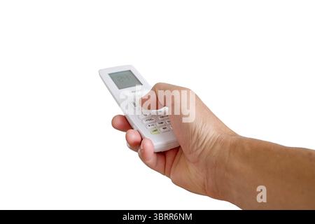 Telecomando con impugnatura per condizionatore d'aria isolato su sfondo bianco. Premere il pulsante sul telecomando con le dita Foto Stock