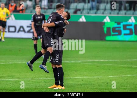 19 settembre 2020, Varsavia, Polonia: Adrian Gryszkiewicz e Erik Janza di Gornik celebrano dopo aver vinto la partita polacca di PKO Ekstraklasa League tra Legia Warszawa e Gornik Zabrze al Marshal Jozef Pilsudski Legia Warsaw Municipal Stadium. (Immagine di credito: © Mikolaj Barbanell/SOPA Images via ZUMA Wire) Foto Stock
