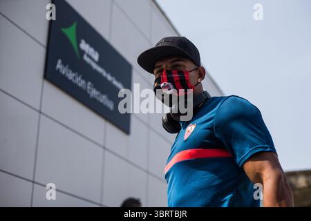 22 settembre 2020, Siviglia, Siviglia, SPAGNA: Diego Carlos durante la partenza del Sevilla Futbol Club per la finale di SuperCup a Budapest all'aeroporto internazionale di San Pablo il 22 settembre 2020 a Siviglia, Spagna. (Immagine di credito: © Joaquin Corchero/AFP7 tramite filo ZUMA) Foto Stock