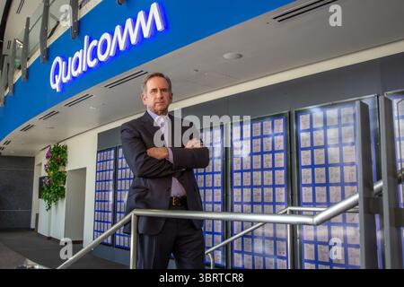 22 settembre 2020, Stati Uniti: Vicepresidente esecutivo e presidente di Qualcomm Technology Licensing, Alex Rogers si trova di fronte al muro dei brevetti dell'azienda presso la sede di Qualcomm il 21 agosto 2020 a San Diego, California. (Immagine di credito: © TNS via cavo ZUMA) Foto Stock
