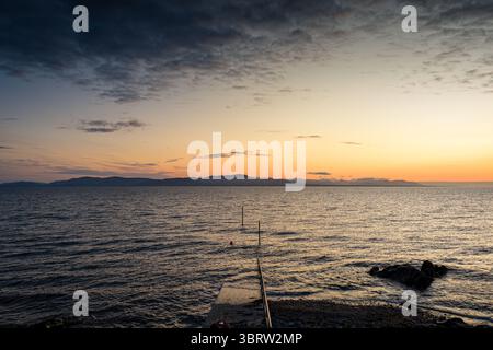 Bel volo sul molo di Salterstown, Annagassan, Contea di Louth, Repubblica d'Irlanda Foto Stock