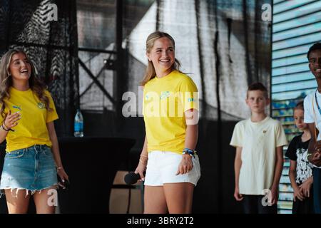 Gothenburg, Svezia. 14 luglio 2025. Gothenburg, Svezia, 7 luglio 2025 Flutra cela conduce un'attività teatrale, interagendo con i bambini e il pubblico durante la Gothia Cup 2025 a Gothenburg, Svezia. (Gabor Baumgarten/SPP) credito: SPP Sport Press Photo. /Alamy Live News Foto Stock