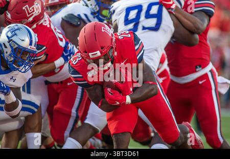 21 settembre 2019: Il running back dei Liberty Flames Frankie Hickson (23) irrompe nella end zone durante l'azione di calcio NCAA tra gli Hampton Pirates e i Liberty Flames al Williams Stadium di Lynchburg, Virginia. Jonathan Huff/CSM.(immagine di credito: &Copy; Jonathan Huff/CSM tramite cavo ZUMA) Foto Stock