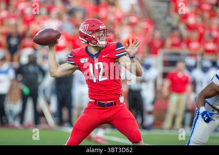 21 settembre 2019: Il quarterback dei Liberty Flames Stephen Calvert (12) viene lanciato a un ricevitore durante l'azione di calcio NCAA tra gli Hampton Pirates e i Liberty Flames al Williams Stadium di Lynchburg, Virginia. Jonathan Huff/CSM.(immagine di credito: &Copy; Jonathan Huff/CSM tramite cavo ZUMA) Foto Stock