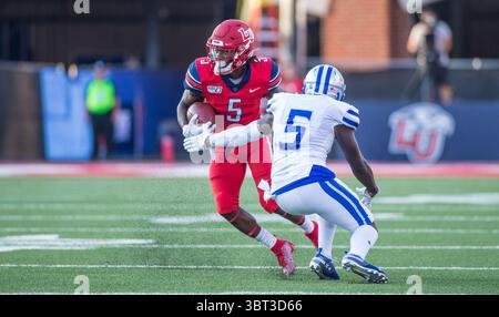 21 settembre 2019: Il wide receiver dei Liberty Flames DJ Stubbs (5) lavora per aggirare la difesa di Hampton durante l'azione di calcio NCAA tra gli Hampton Pirates e i Liberty Flames al Williams Stadium di Lynchburg, Virginia. Jonathan Huff/CSM.(immagine di credito: &Copy; Jonathan Huff/CSM tramite cavo ZUMA) Foto Stock