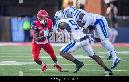 21 settembre 2019: Il wide receiver dei Liberty Flames DJ Stubbs (5) lavora per aggirare la difesa di Hampton durante l'azione di calcio NCAA tra gli Hampton Pirates e i Liberty Flames al Williams Stadium di Lynchburg, Virginia. Jonathan Huff/CSM.(immagine di credito: &Copy; Jonathan Huff/CSM tramite cavo ZUMA) Foto Stock