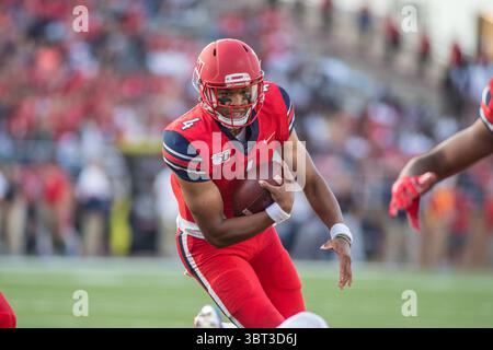 21 settembre 2019: Il quarterback dei Liberty Flames Brandon Robinson (4) si precipita nella end zone durante un'azione di football NCAA tra gli Hampton Pirates e i Liberty Flames al Williams Stadium di Lynchburg, Virginia. Jonathan Huff/CSM.(immagine di credito: &Copy; Jonathan Huff/CSM tramite cavo ZUMA) Foto Stock