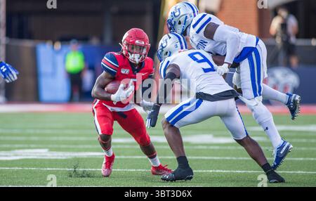 21 settembre 2019: Il wide receiver dei Liberty Flames DJ Stubbs (5) lavora per aggirare la difesa di Hampton durante l'azione di calcio NCAA tra gli Hampton Pirates e i Liberty Flames al Williams Stadium di Lynchburg, Virginia. Jonathan Huff/CSM.(immagine di credito: &Copy; Jonathan Huff/CSM tramite cavo ZUMA) Foto Stock