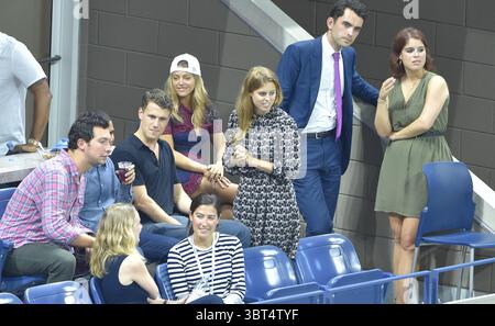 10 settembre 2015, Flushing Meadows, Queens, New York, Stati Uniti d'America: NEW YORK, NY - SETTEMBRE 09: principessa Beatrice di York il giorno dieci degli US Open 2015 all'USTA Billie Jean King National Tennis Center il 9 settembre 2015 nel quartiere Flushing del Queens borough di New York City... persone: principessa Beatrice di York. (Immagine di credito: © SMG via ZUMA Wire) Foto Stock