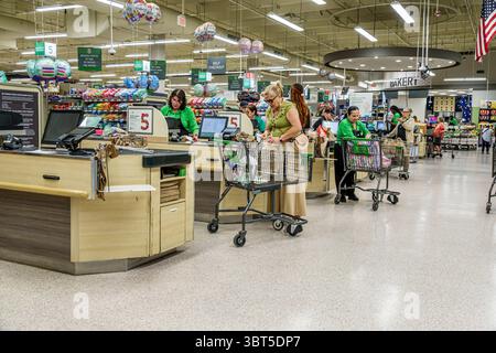 Miami Beach, Florida, North Beach, supermercato Publix, negozi di alimentari, interni, check-out con numero 5 in uso, donna adulta HISP Foto Stock