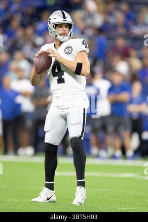 29 settembre 2019: Il quarterback degli Oakland Raiders Derek Carr (4) si mette in tasca per passare la palla durante la partita di football tra gli Oakland Raiders e gli Indianapolis Colts al Lucas Oil Stadium di Indianapolis, Indiana. John Mersits/CSM.(immagine di credito: &Copy; John Mersits/CSM tramite cavo ZUMA) Foto Stock
