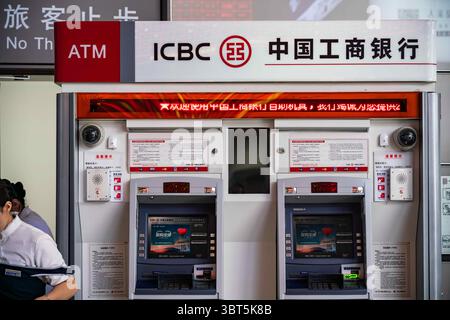 26 settembre 2019, Shanghai, Cina: Distributori automatici della Industrial and Commercial Bank of China, o ICBC, visti nella stazione ferroviaria di Shanghai Hongqiao. (Immagine di credito: © Alex Tai/SOPA Images via ZUMA Wire) Foto Stock