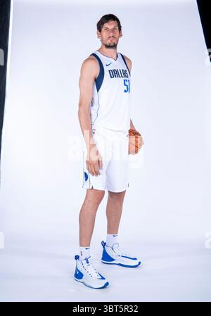 30 settembre 2019: Il centro di Dallas Mavericks Boban Marjanovic #51 posa durante il Dallas Mavericks Media Day tenutosi presso l'American Airlines Center di Dallas, Texas (Credit Image: &Copy; Albert pena/CSM via ZUMA Wire) Foto Stock
