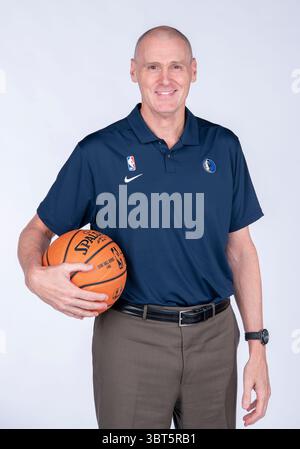30 settembre 2019: Rick Carlisle, Head Coach dei Dallas Mavericks, posa durante il Dallas Mavericks Media Day tenutosi presso l'American Airlines Center di Dallas, Texas (Credit Image: &Copy; Albert pena/CSM via ZUMA Wire) Foto Stock