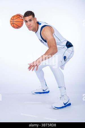 30 settembre 2019: L'attaccante dei Dallas Mavericks Dwight Powell #7 posa durante il Dallas Mavericks Media Day tenutosi presso l'American Airlines Center di Dallas, Texas (Credit Image: &Copy; Albert pena/CSM via ZUMA Wire) Foto Stock