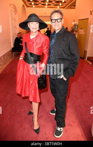 Barbara Engel e Rolf Scheider bei der 6. #GEMEINSAMBUNT Benefizgala fuer Offenheit und Toleranz im Theater des Westens AM 14.07.2025 a Berlino Foto Stock