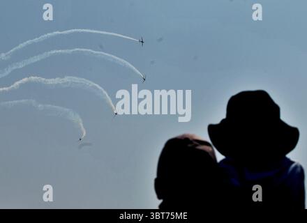 5 settembre 2019, Giacarta, Giacarta, Indonesia: Il Jupiter Aerobatic Team dell'aeronautica indonesiana si esibisce durante una cerimonia in occasione della 74a giornata delle forze armate nazionali indonesiane, presso la base dell'aeronautica militare di Halim Perdanakusuma a Giacarta, Indonesia, 5 ottobre 2019 (immagine di credito: © Dasril Roszandi/ZUMA Wire) Foto Stock