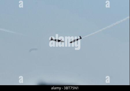 5 settembre 2019, Giacarta, Giacarta, Indonesia: Il Jupiter Aerobatic Team dell'aeronautica indonesiana si esibisce durante una cerimonia in occasione della 74a giornata delle forze armate nazionali indonesiane, presso la base dell'aeronautica militare di Halim Perdanakusuma a Giacarta, Indonesia, 5 ottobre 2019 (immagine di credito: © Dasril Roszandi/ZUMA Wire) Foto Stock