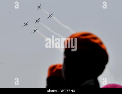 5 settembre 2019, Giacarta, Giacarta, Indonesia: Il Jupiter Aerobatic Team dell'aeronautica indonesiana si esibisce durante una cerimonia in occasione della 74a giornata delle forze armate nazionali indonesiane, presso la base dell'aeronautica militare di Halim Perdanakusuma a Giacarta, Indonesia, 5 ottobre 2019 (immagine di credito: © Dasril Roszandi/ZUMA Wire) Foto Stock