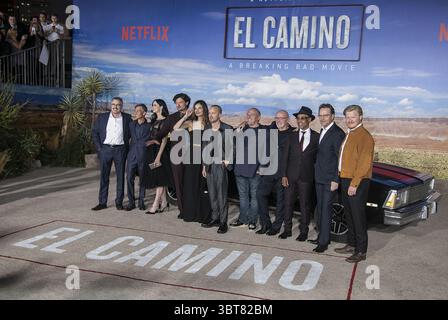 7 ottobre 2019, Westwood, CALIFORNIA, STATI UNITI D'AMERICA: Cast di El cammino: A Breaking Bad Movie pose in anteprima lunedì 7 ottobre 2019 al Regency Village di Westwood, California. El cammino: A Breaking Bad Movie Premiere. JAVIER ROJAS/PI (immagine di credito: © Prensa Internacional via cavo ZUMA) Foto Stock