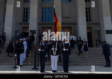 Washington, District of Columbia, USA. 14 luglio 2025. Dipartimento della difesa durante una cerimonia di benvenuto al Pentagono di Washington, il 14 luglio 2025. (Credit Image: © Mehmet Eser/ZUMA Press Wire) SOLO PER USO EDITORIALE! Non per USO commerciale! Crediti: ZUMA Press, Inc./Alamy Live News Foto Stock