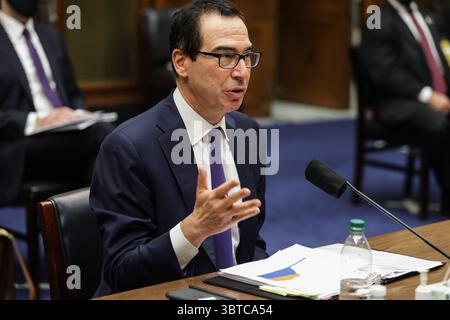1 settembre 2020, Washington, District of Columbia, USA: Il Segretario al Tesoro degli Stati Uniti Steven T. Mnuchin testimonia su Capitol Hill martedì 1 settembre 2020, davanti al sottocomitato di sorveglianza e riforma della camera degli Stati Uniti, sulla risposta delle amministrazioni Trump alla crisi del coronavirus (immagine di credito: © Graeme Jennings - Pool via CNP/CNP via ZUMA Wire) Foto Stock