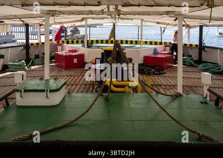 18 giugno 2019, Napoli, Italia: NAPOLI, ITALIA - 13 GIUGNO 2020 - il ponte della nave ONG spagnola Open Arms durante il suo attracco nel porto di Napoli per il riposo e il rifornimento, 13 giugno 2019. (Immagine di credito: © Manuel Dorati/ZUMA Wire) Foto Stock