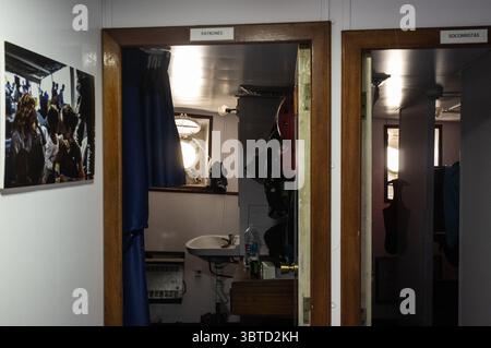 18 giugno 2019, Napoli, Italia: NAPOLI, ITALIA - 13 GIUGNO 2020 - le cabine della nave ONG spagnola Open Arms durante il suo attracco nel porto di Napoli per il riposo e il rifornimento, 13 giugno 2019. (Immagine di credito: © Manuel Dorati/ZUMA Wire) Foto Stock