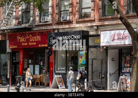 E. 14th St. È un quartiere bizzarro nell'East Greenwich Village, 2025, New York City, Stati Uniti Foto Stock