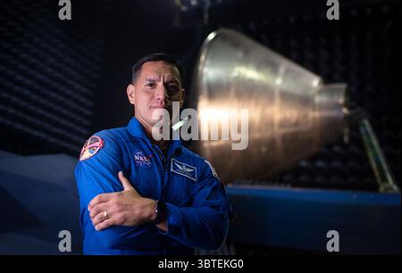 15 settembre 2020 - Houston, Texas, Stati Uniti - il Dr. Frank Rubio è stato selezionato dalla NASA per unirsi alla 2017 Astronaut Candidate Class. Ha fatto rapporto per il servizio nell'agosto 2017 e dopo aver completato l'addestramento iniziale per il candidato astronauta è ora idoneo per un incarico di missione. Il nativo della Florida si è laureato presso la U.S. Military Academy di West Point, New York, nel 1998 e ha conseguito un dottorato in medicina presso la Uniformed Services University of the Health Sciences nel 2010. Prima di frequentare la scuola di medicina, ha servito come pilota di elicotteri UH-60 Blackhawk nell'esercito degli Stati Uniti e ha volato per più di 1.100 ore, incl Foto Stock