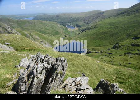 Piccolo tarn d'acqua all'interno di Mardale nel Lake District Foto Stock