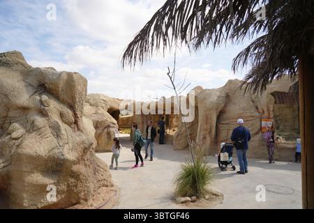 Il Midbarium o "Desertarium", anche il Jack, Joseph e Morton Mandel Animal Park, è uno zoo nel deserto e un parco divertimenti ai margini del deserto Foto Stock