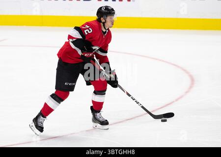 14 ottobre 2019: Il difensore degli Ottawa Senators Thomas Chabot (72) sembra passare durante la partita NHL tra i Minnesota Wild e gli Ottawa Senators al Canadian Tire Centre di Ottawa, Canada. Daniel Lea/CSM (immagine di credito: &Copy; Daniel Lea/CSM tramite cavo ZUMA) Foto Stock