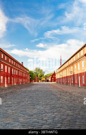 Storica caserma di mattoni rossi presso la fortezza di Kastellet a Copenhagen Foto Stock