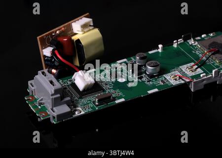 Scheda elettronica digitale del dispositivo con chip e altri dettagli primi piani di macro fotografia Foto Stock