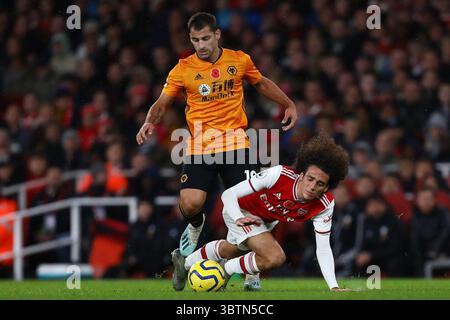 2 novembre 2019, Londra, Regno Unito: Matteo Guendouzi dell'Arsenal e Jonny Castro del Wolverhampton Wanderers sono visti in azione durante la partita di Premier League tra l'Arsenal FC e il Wolverhampton Wanderers Emirates Stadium. (Immagine di credito: © Richard Calver/SOPA Images via ZUMA Wire) Foto Stock