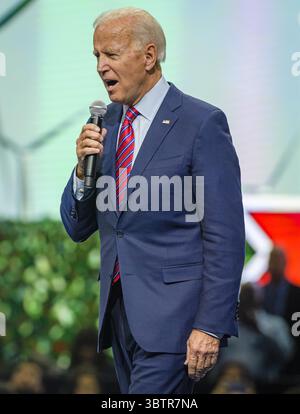 1° novembre 2019, Des Moines, Iowa, Stati Uniti: Il senatore Joe Biden parla al partito democratico dell'Iowa Liberty and Justice Celebration, che è sia una vetrina politica che una raccolta fondi (immagine di credito: © Paul Boucher/ZUMA Wire) Foto Stock