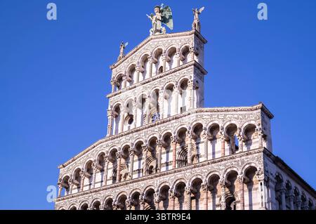 Chiesa di San Michele in foro, una basilica cattolica nella città di Lucca in Toscana, Italia Foto Stock