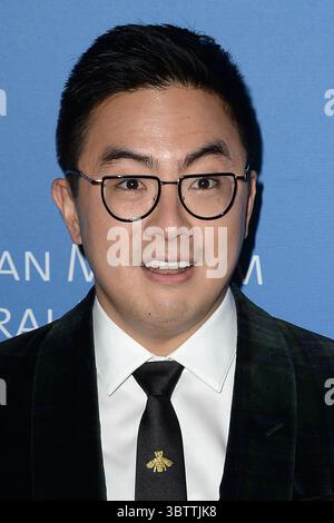 21 novembre 2019, New York, NY, Stati Uniti: 21 novembre, 2019 New York City..Bowen Yang partecipa agli arrivi per il Gala di beneficenza del Museo americano di storia naturale il 21 novembre 2019 a New York City. (Immagine di credito: © Kristin Callahan/Ace Pictures via ZUMA Press) Foto Stock