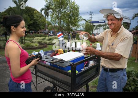 29 ottobre 2016, Costa Rica: Gelateria locale a Central Park nel villaggio di la fortuna, provincia di Alajuela, Costa Rica, America centrale (immagine di credito: © Sergi Reboredo/ZUMA Wire) Foto Stock