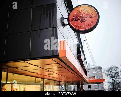 28 novembre 2019, Tallinn, Estonia: Logo della banca svedese (Swedbank) visto sull'edificio della sede centrale di Swedbank Estonia a Tallinn. (Immagine di credito: © Hendrik Osula/SOPA Images via ZUMA Wire) Foto Stock